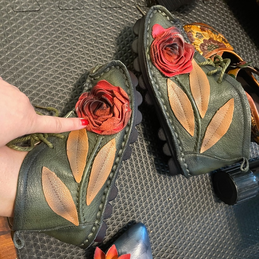 Shoes - Picture 2 of 3